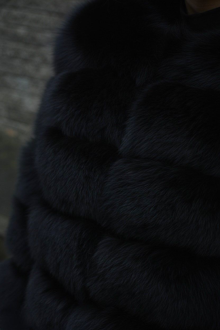 Luksusowe czarne futro z lisa